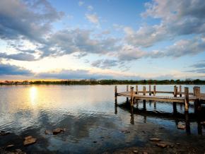 日落之时，游览橡树湖