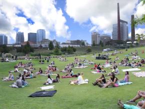 在铁路公园度过愉快的一天 在铁路公园度过愉快的一天