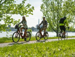 沿波托马克河畔的弗农山庄自行车道骑行