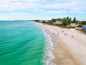 安娜玛丽亚岛的纯白沙滩和清澈海水