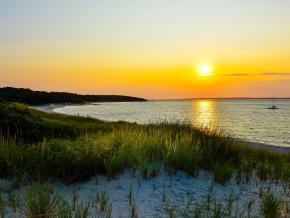 兰伯特湾海滩上的壮观日落