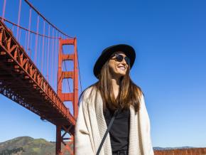在加利福尼亚州旧金山的金门大桥前合影 在加利福尼亚州旧金山的金门大桥前合影