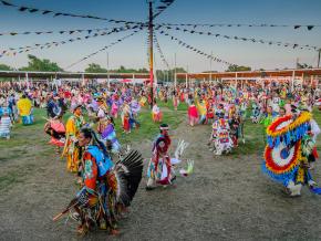 南达科他州帕瓦节上的传统舞蹈 南达科他州帕瓦节上的传统舞蹈