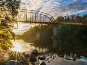 费尔奥克斯大桥横跨美国河 费尔奥克斯大桥横跨美国河