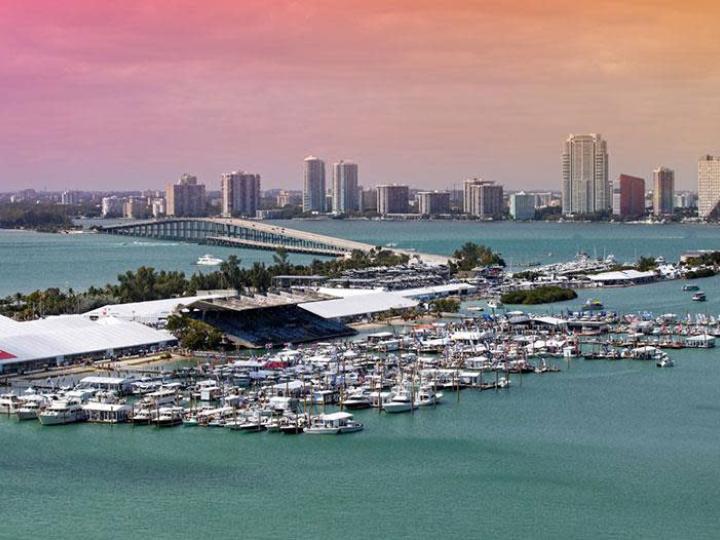 在佛罗里达州迈阿密海洋体育场公园和盆地举行的迈阿密国际游艇展