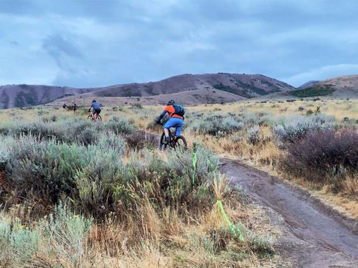 爱达荷州波卡特洛秋季超级赛（Pocatello Fall Ultra）期间的山地自行车赛