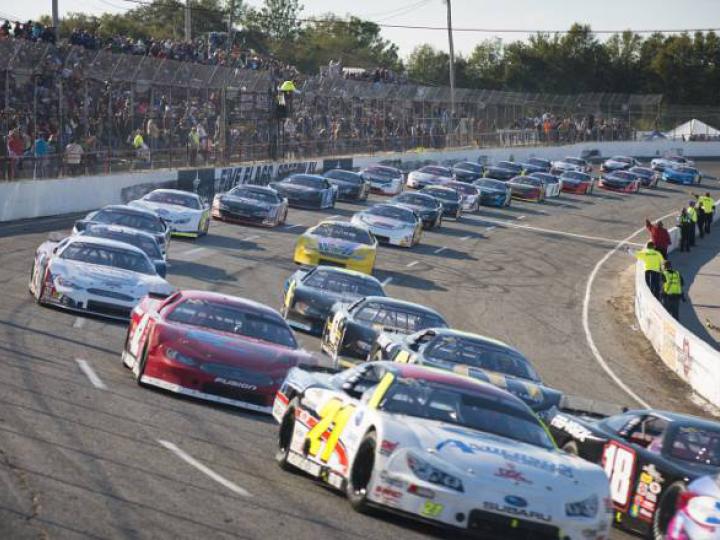 佛罗里达州彭萨科拉的 Snowball Derby 汽车竞赛 佛罗里达州彭萨科拉的 Snowball Derby 汽车竞赛