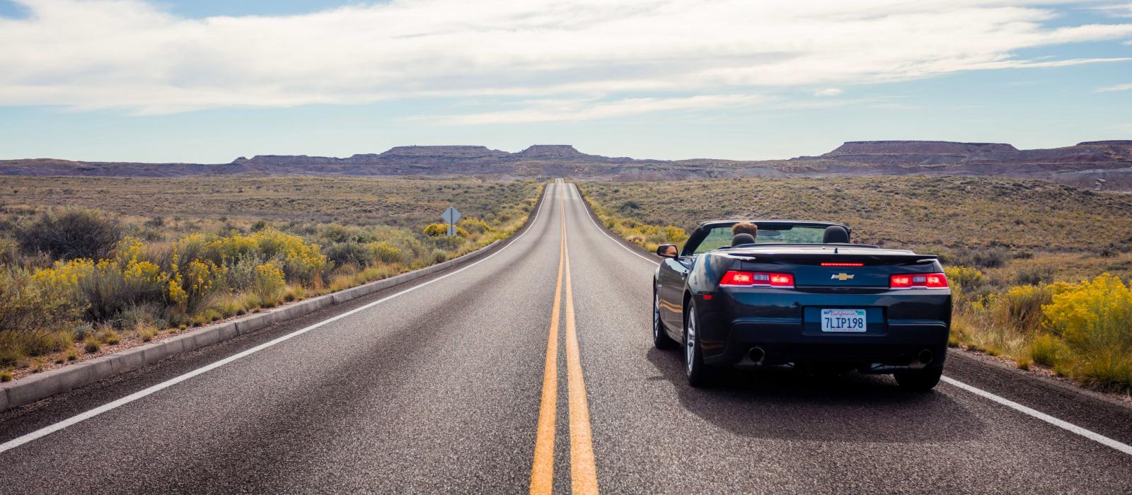 沿着亚利桑那州 66 号公路行驶