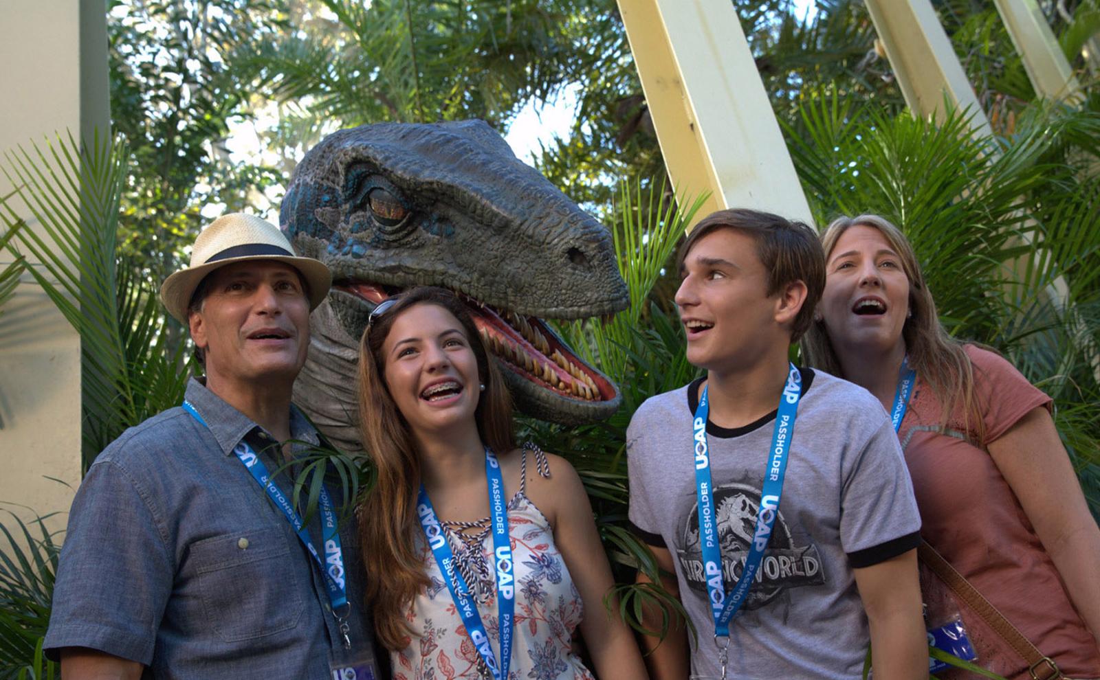Raptor Encounter 是Universal Studios Hollywood和Universal Orlando Resort 提供的体验游活动