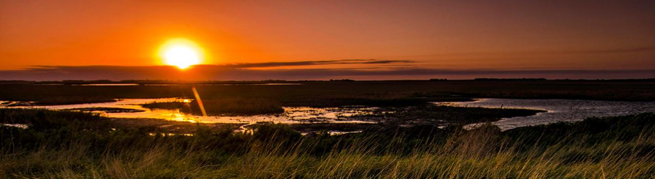 堪萨斯州湿地和野生动物国家风景道沿路的日落景观
