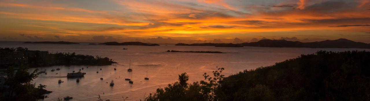 圣约翰岛克鲁兹湾的日落风光