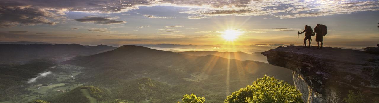 徒步探索弗吉尼亚州罗阿诺克附近的麦卡菲山丘 徒步探索弗吉尼亚州罗阿诺克附近的麦卡菲山丘