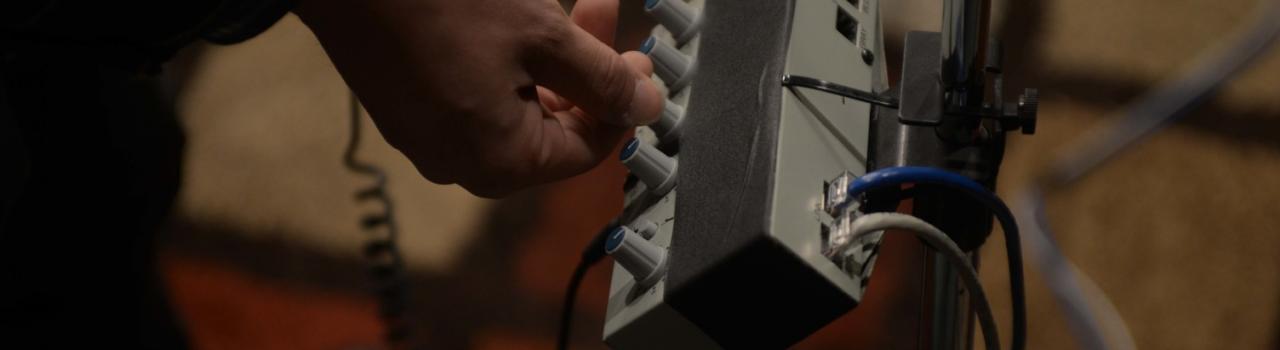 蓝调表演的细节镜头