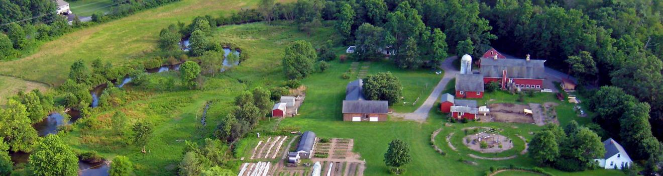 航拍波基普西的 Sprout Creek 农场