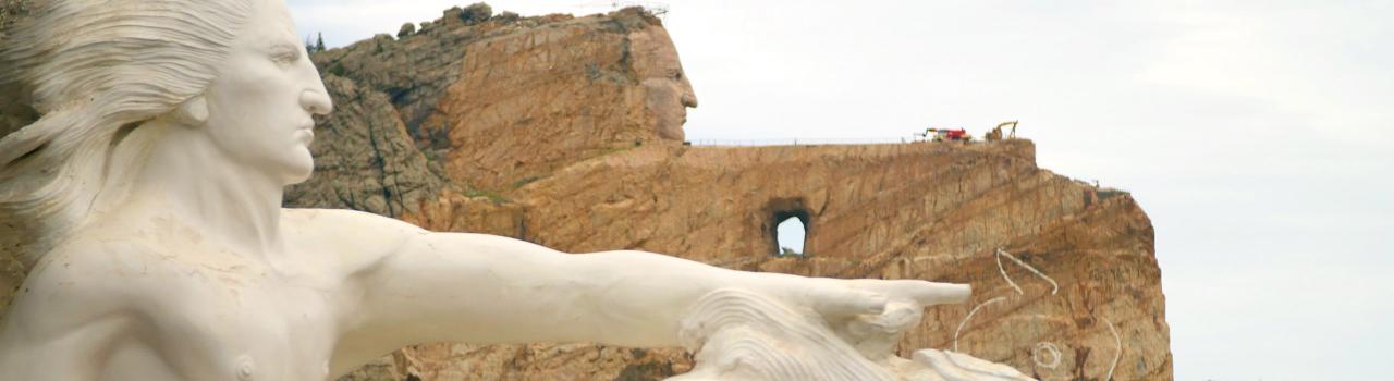 南达科他州的疯马酋长雕像