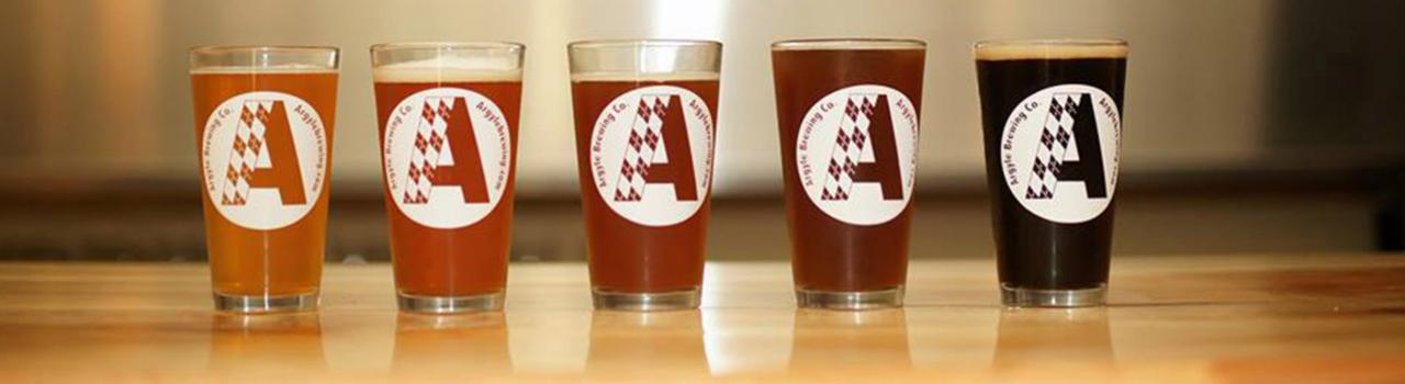 在格林威治(Greenwich)的 Argyle Brewing Company 酿酒公司品尝手工啤酒 在格林威治(Greenwich)的 Argyle Brewing Company 酿酒公司品尝手工啤酒