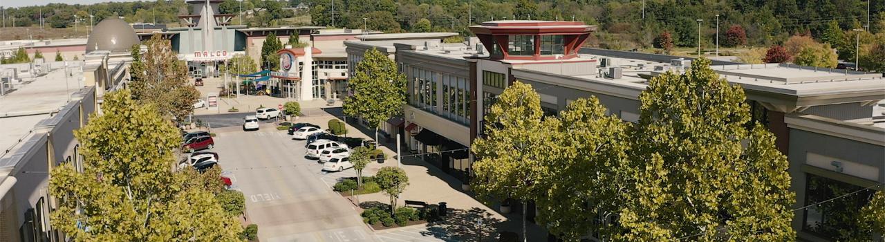 阿肯色州罗杰斯 Pinnacle Hills Promenade 购物中心鸟瞰图