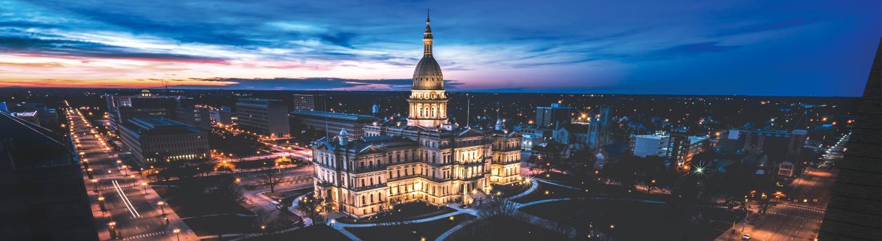 位于密西根州兰辛市中心的密西根州议会大厦