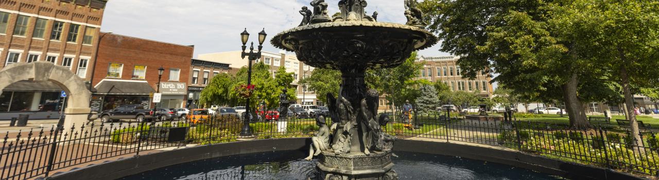 肯塔基州鲍林格林市中心的喷泉广场公园