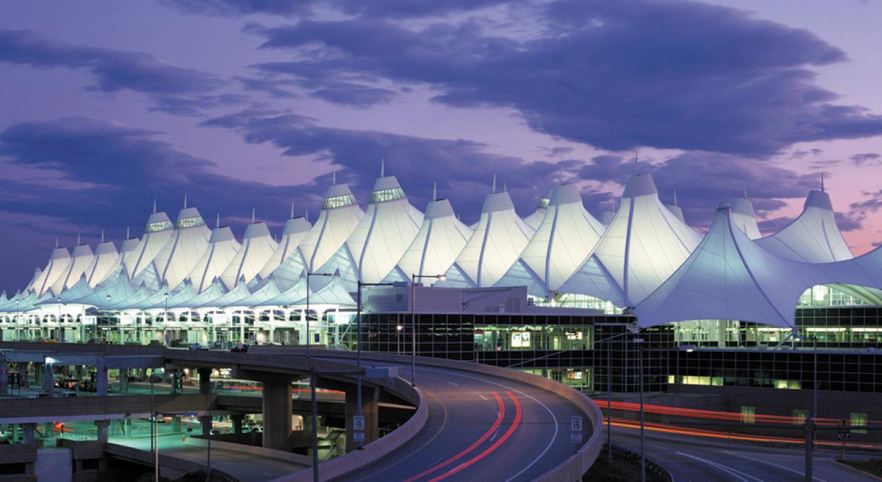 黄昏下的机场 黄昏下的机场