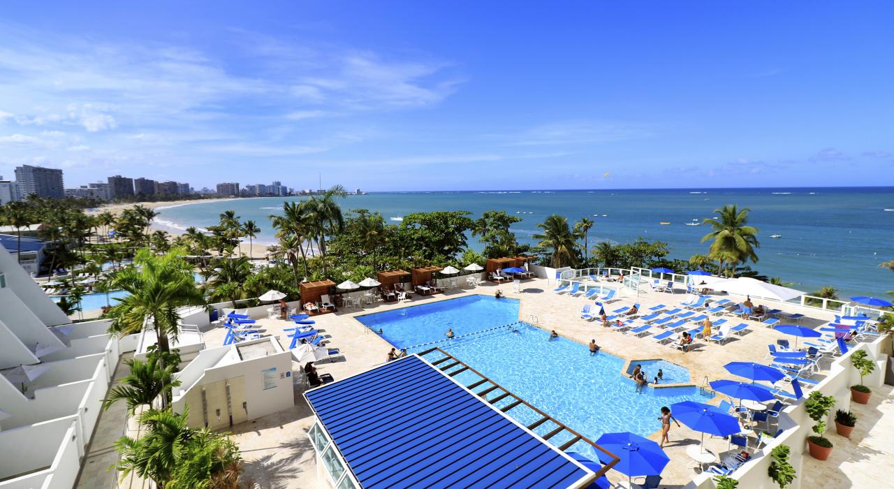 Mare St.Clair Hotel 酒店泳池俯瞰着波多黎各圣胡安附近的海滩