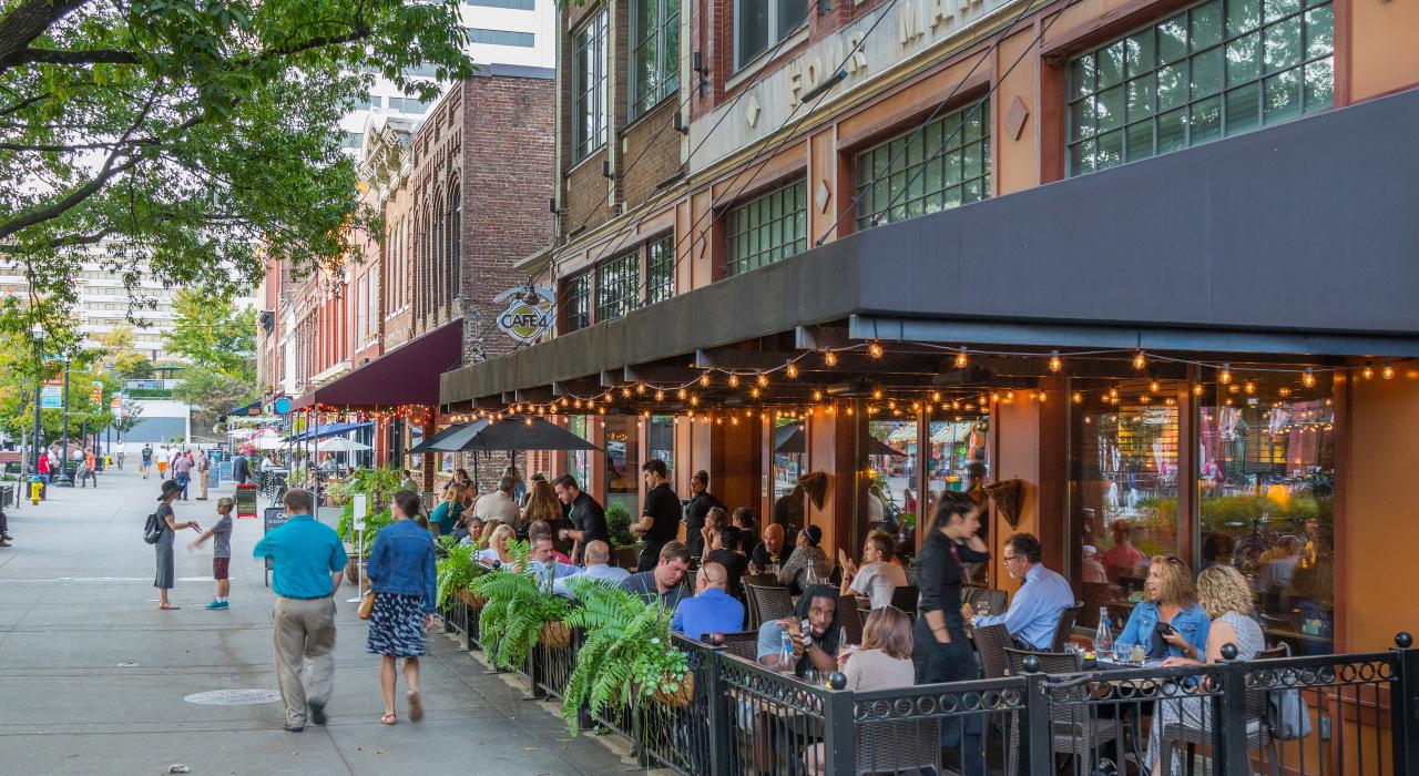 市场广场的户外用餐 市场广场的户外用餐