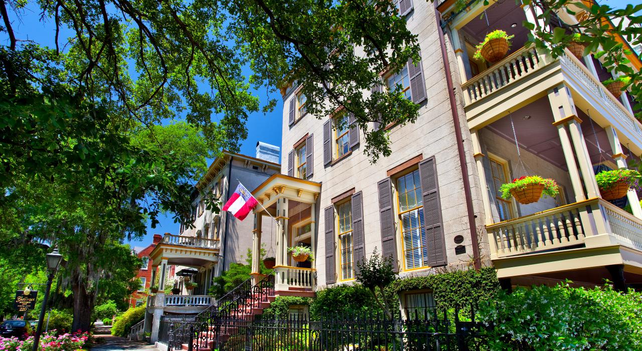 建于 1868 年的摄政时期意式酒店 Gastonian Inn