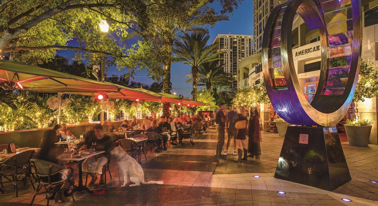 圣彼德斯堡市中心的户外餐饮