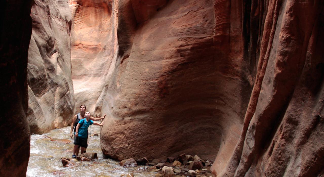 观赏卡纳拉维尔瀑布的一处狭缝型峡谷 观赏卡纳拉维尔瀑布的一处狭缝型峡谷