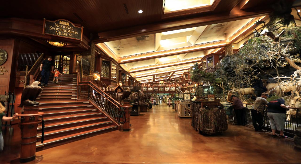 密苏里州斯普林菲尔德国家运动武器博物馆 (the National Sporting Arms Museum) 内部