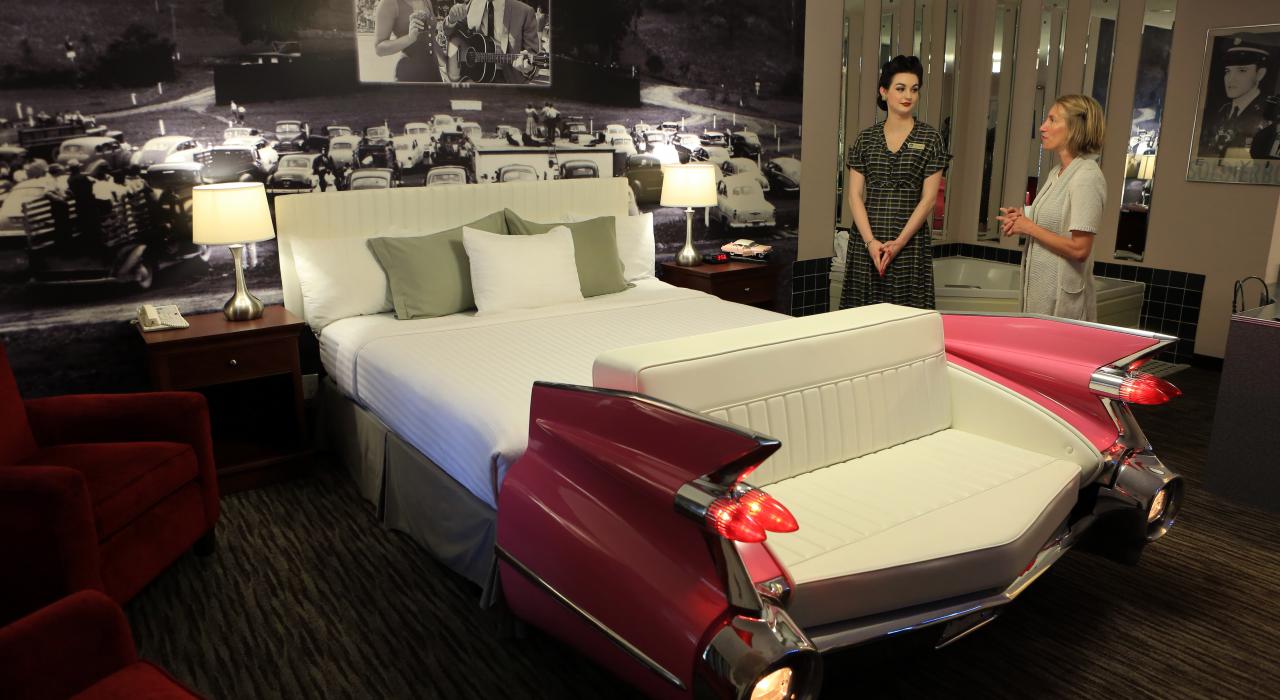 密苏里州斯普林菲尔德 66 号天堂铁路汽车旅馆的猫王埃尔维斯·普雷斯利主题房间