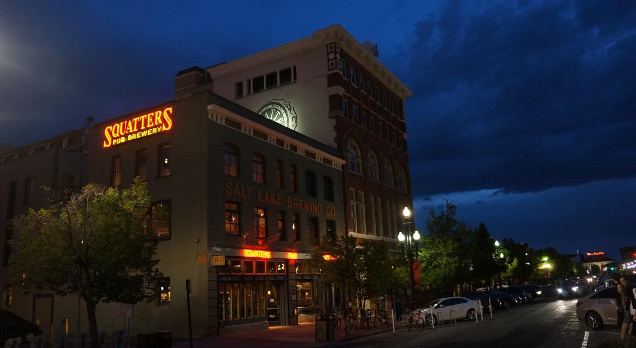犹他州盐湖城的 Salt Lake City Brewing Co. 啤酒厂 犹他州盐湖城的 Salt Lake City Brewing Co. 啤酒厂