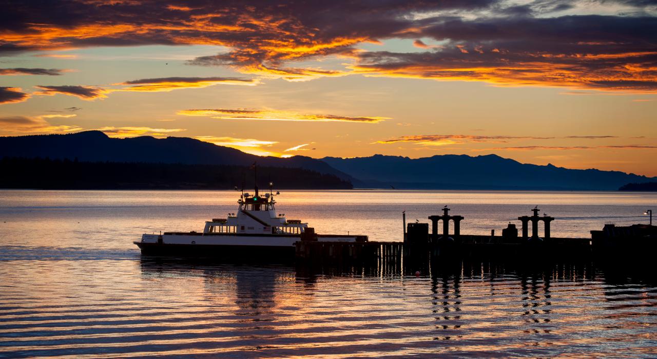 停靠在华盛顿州贝灵汉的渡轮 停靠在华盛顿州贝灵汉的渡轮