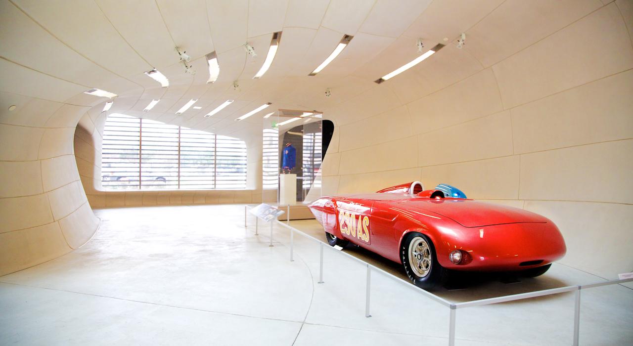 路易斯安那州纳契托什体育名人堂和西北历史博物馆的汽车展览 路易斯安那州纳契托什体育名人堂和西北历史博物馆的汽车展览