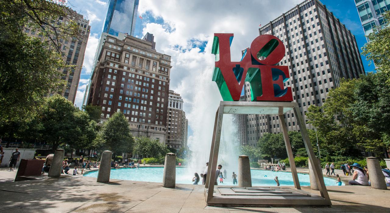 宾夕法尼亚州费城的 LOVE 雕塑和公园 宾夕法尼亚州费城的 LOVE 雕塑和公园