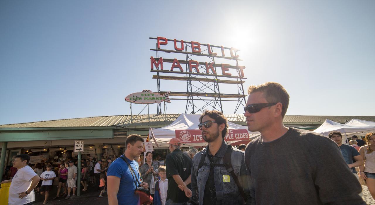 华盛顿州西雅图市中心派克市场商店外的迷人景象 华盛顿州西雅图市中心派克市场商店外的迷人景象