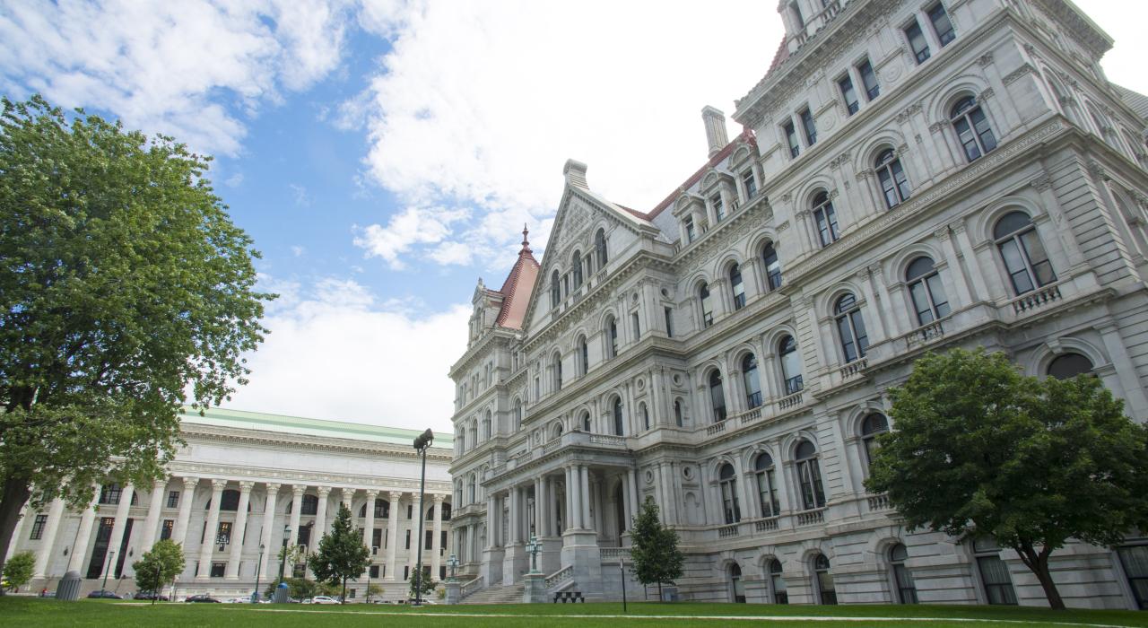 纽约州奥尔巴尼令人印象深刻的纽约州州议会大厦。 纽约州奥尔巴尼令人印象深刻的纽约州州议会大厦。