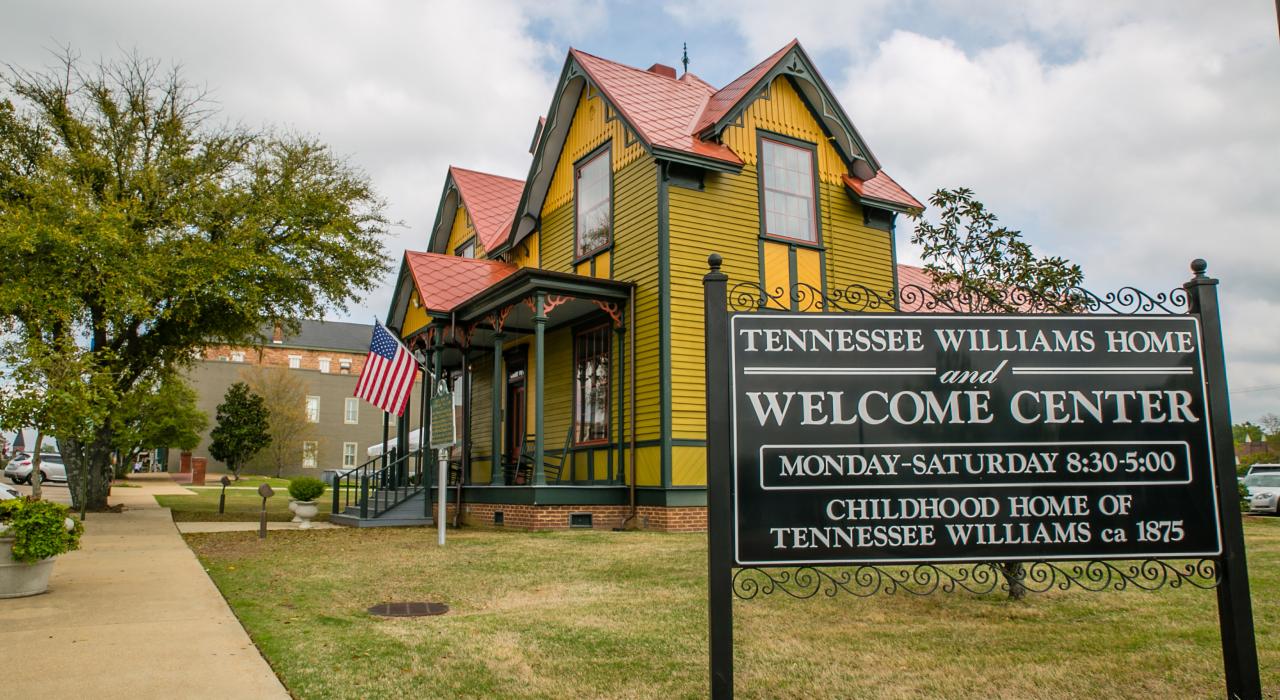 剧作家田纳西·威廉姆斯在密西西比州哥伦布的童年故居