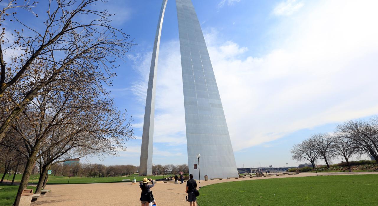 Photo opportunities at the Gateway Arch, St. Louis, Missouri