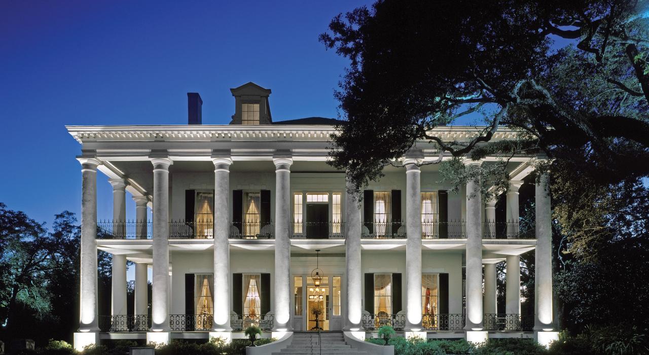 在密西西比州纳奇兹,您甚至可以在始建于约 1856 年的充满历史魅力的 Dunleith Plantation 留宿 在密西西比州纳奇兹,您甚至可以在始建于约 1856 年的充满历史魅力的 Dunleith Plantation 留宿