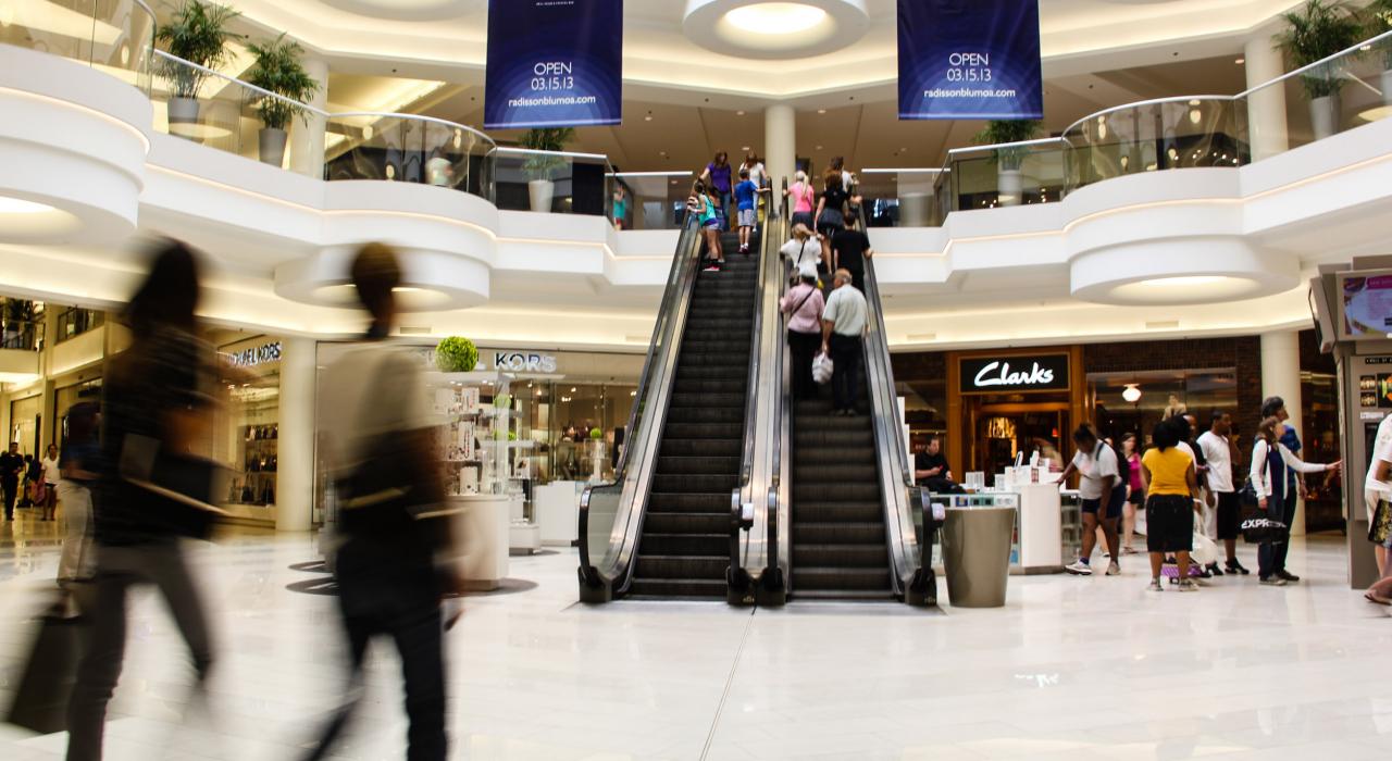 在明尼苏达州布鲁明顿的 Mall of America 购物 在明尼苏达州布鲁明顿的 Mall of America 购物