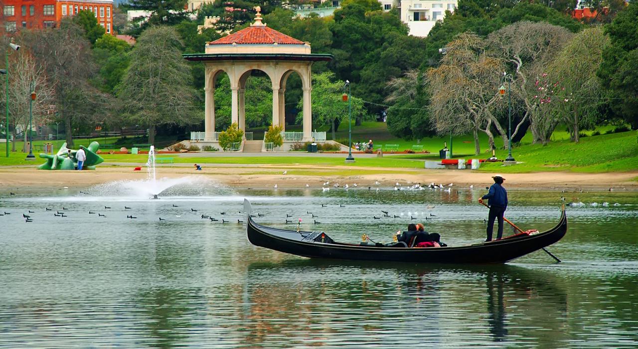 Gondola ride on Lake Merritt Gondola ride on Lake Merritt