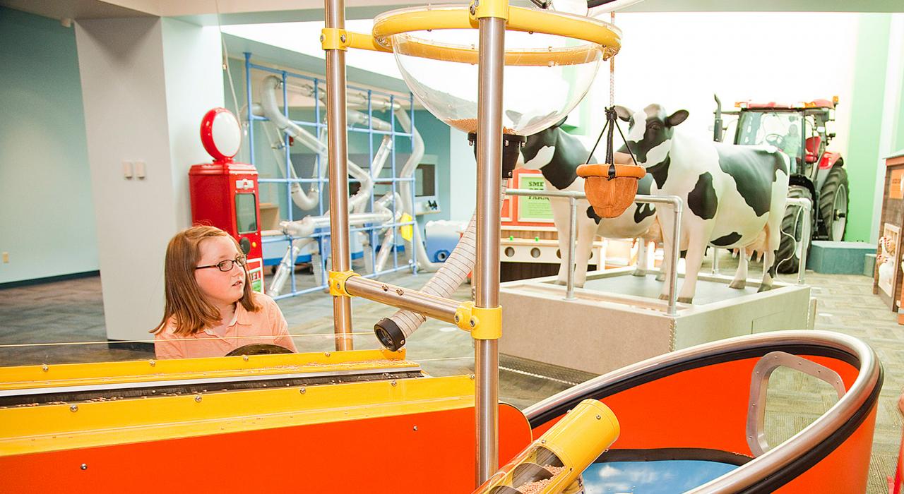 在探索中心博物馆探索滑轮系统 在探索中心博物馆探索滑轮系统