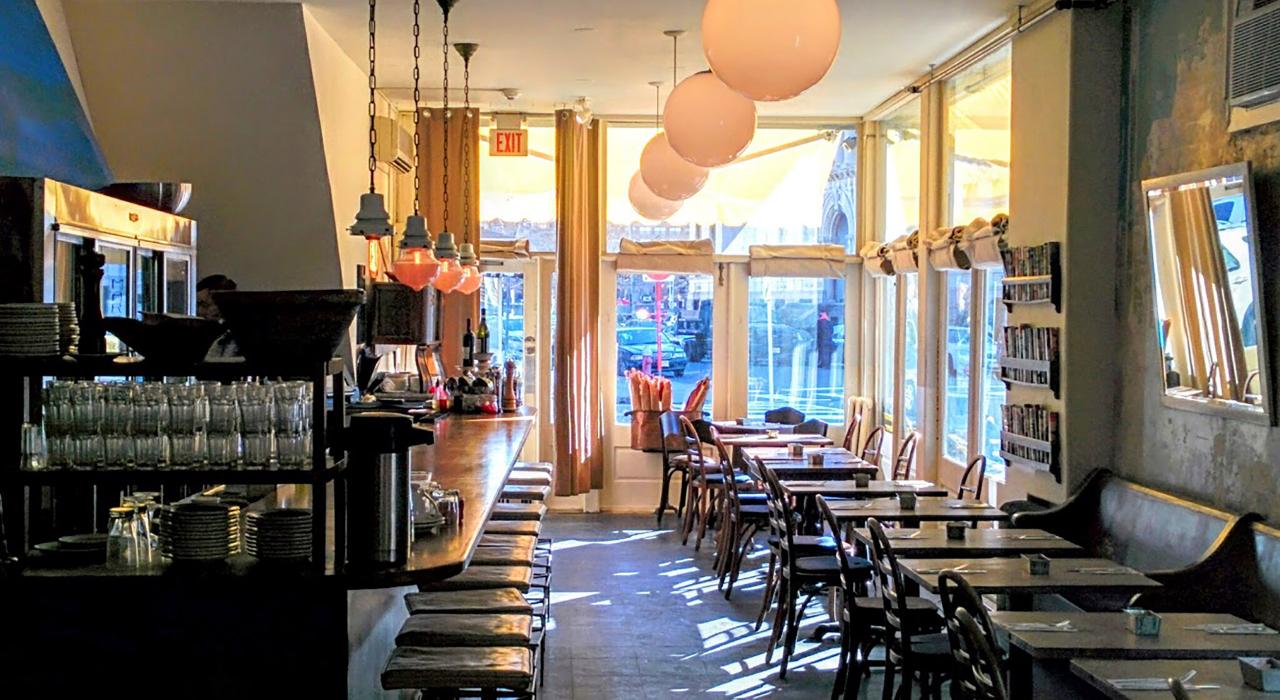 古老中心城区内一家创意小酒馆的餐厅 古老中心城区内一家创意小酒馆的餐厅