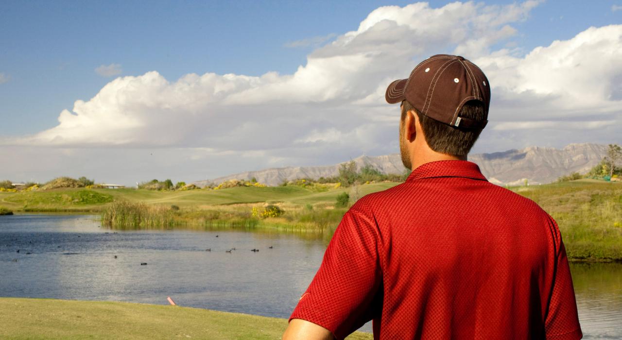 在汤姆·法齐奥设计的 Butterfield Trail 球场打局高尔夫