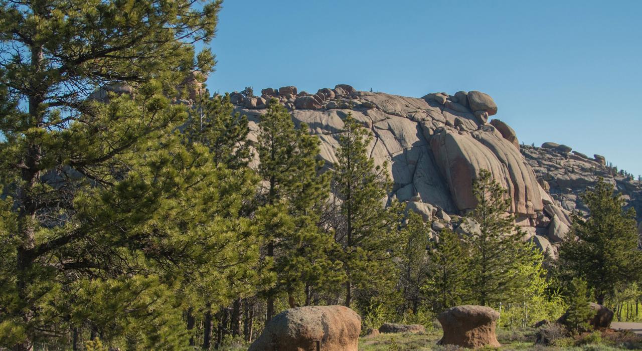 巨石点缀的温道舞休闲区（Veudawoo Recreation Area）