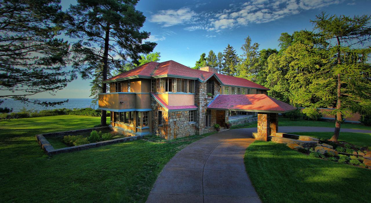 Graycliff 庄园及其庭院 Graycliff 庄园及其庭院