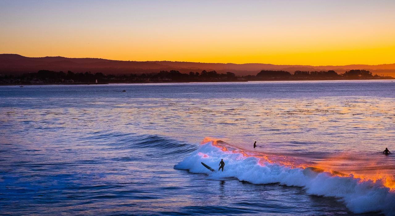 Setting sun casts a glow over the waves Setting sun casts a glow over the waves