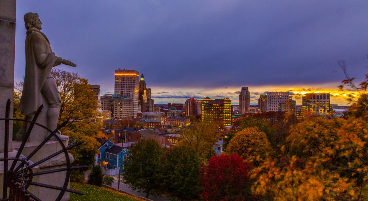 秋天日落时的天际线 秋天日落时的天际线