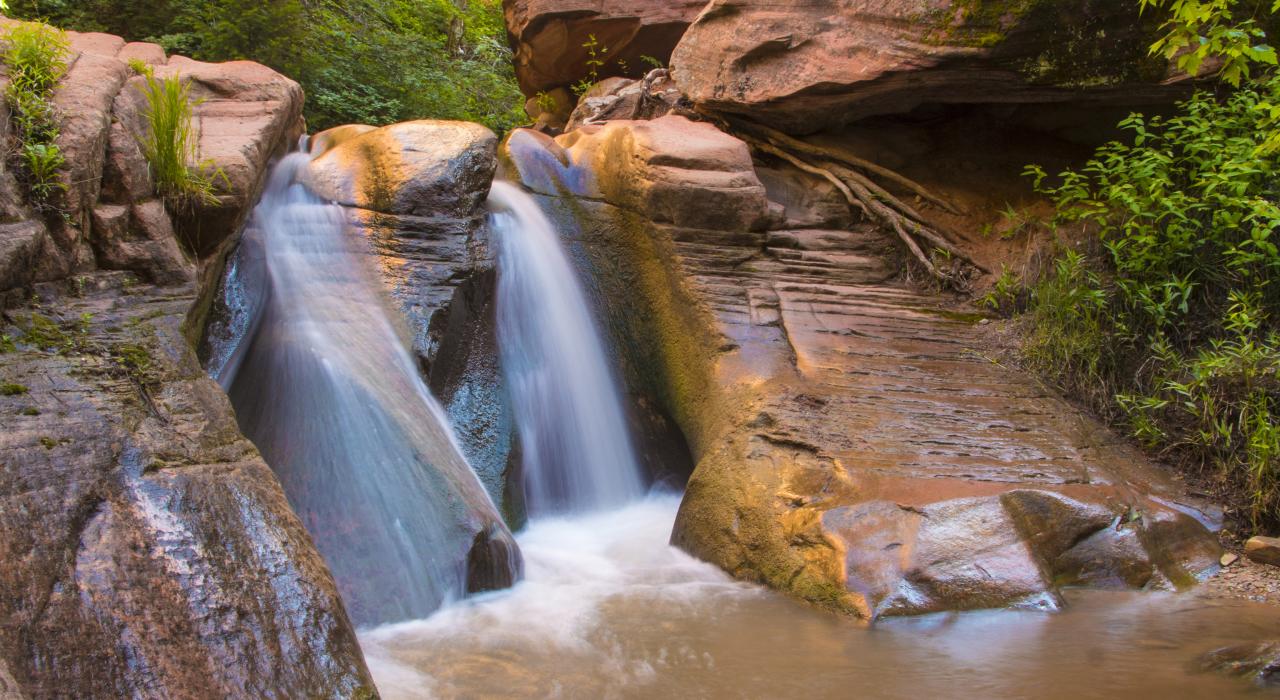 清澈迷人的飞瀑 清澈迷人的飞瀑